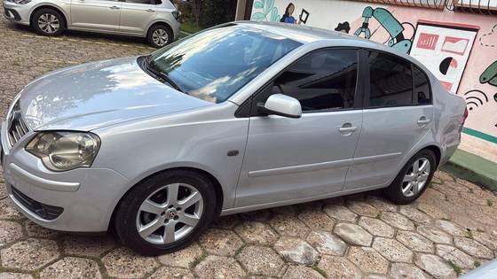 VOLKSWAGEN POLO SEDAN 1.6 8V GASOLINA 4P MANUAL